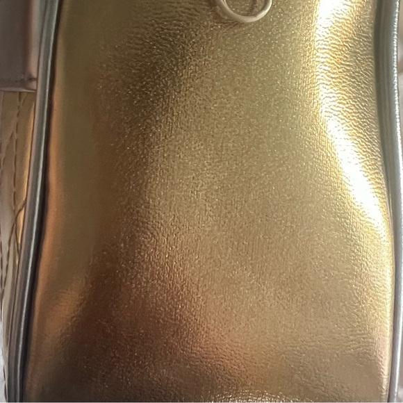 - Quilted metallic crossbody - Picture 10 of 15